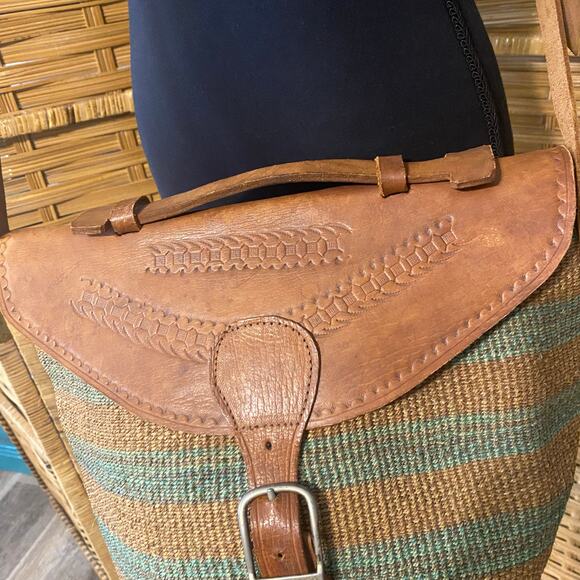 Artisan Woven Straw & Leather Saddle Bag Crossbody – Handcrafted Boho Satchel - Picture 3 of 9